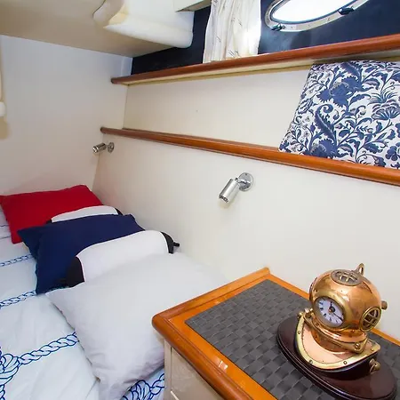Lanzarote Yacht ספינת מלון
