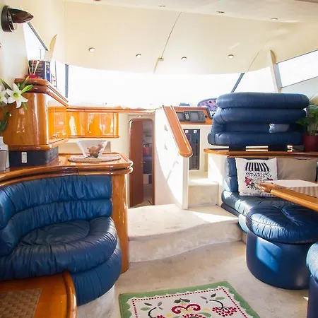 Lanzarote Yacht Ботель *